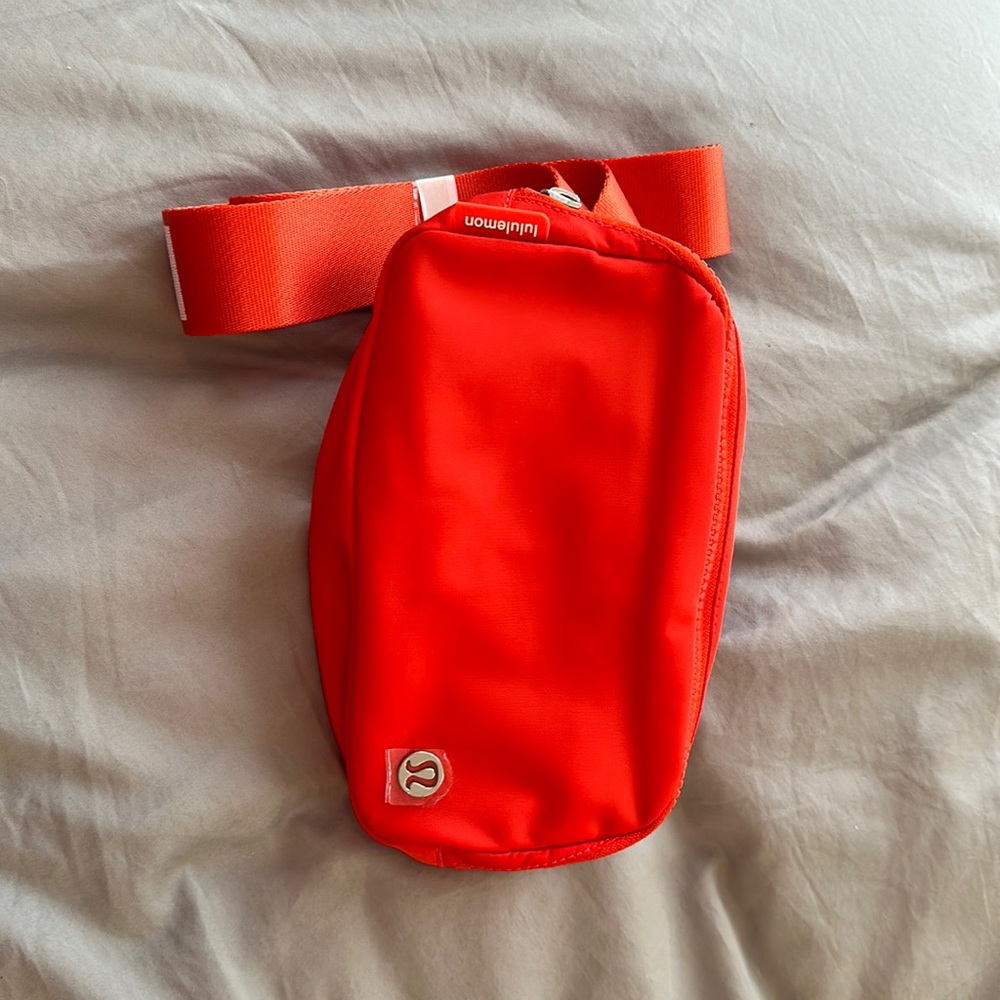 red lululemon belt bag